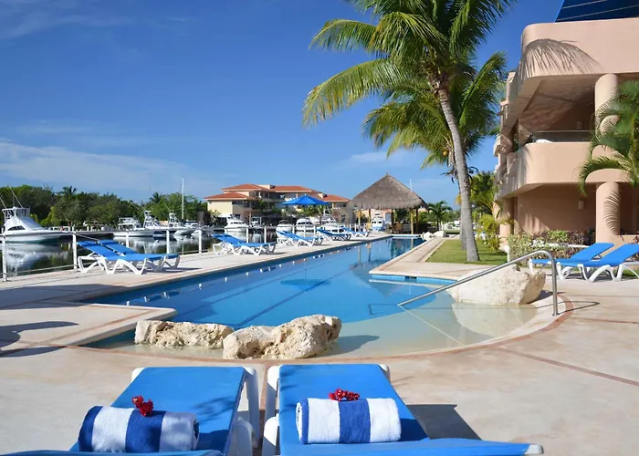 Portobello Gran Marina * Puerto Aventuras
